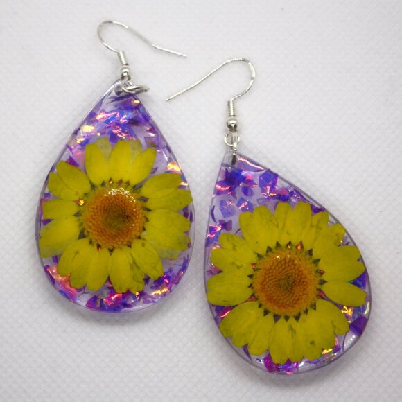 Hand Crafted Purple Daisy Resin Earrings - Picture 1 of 4